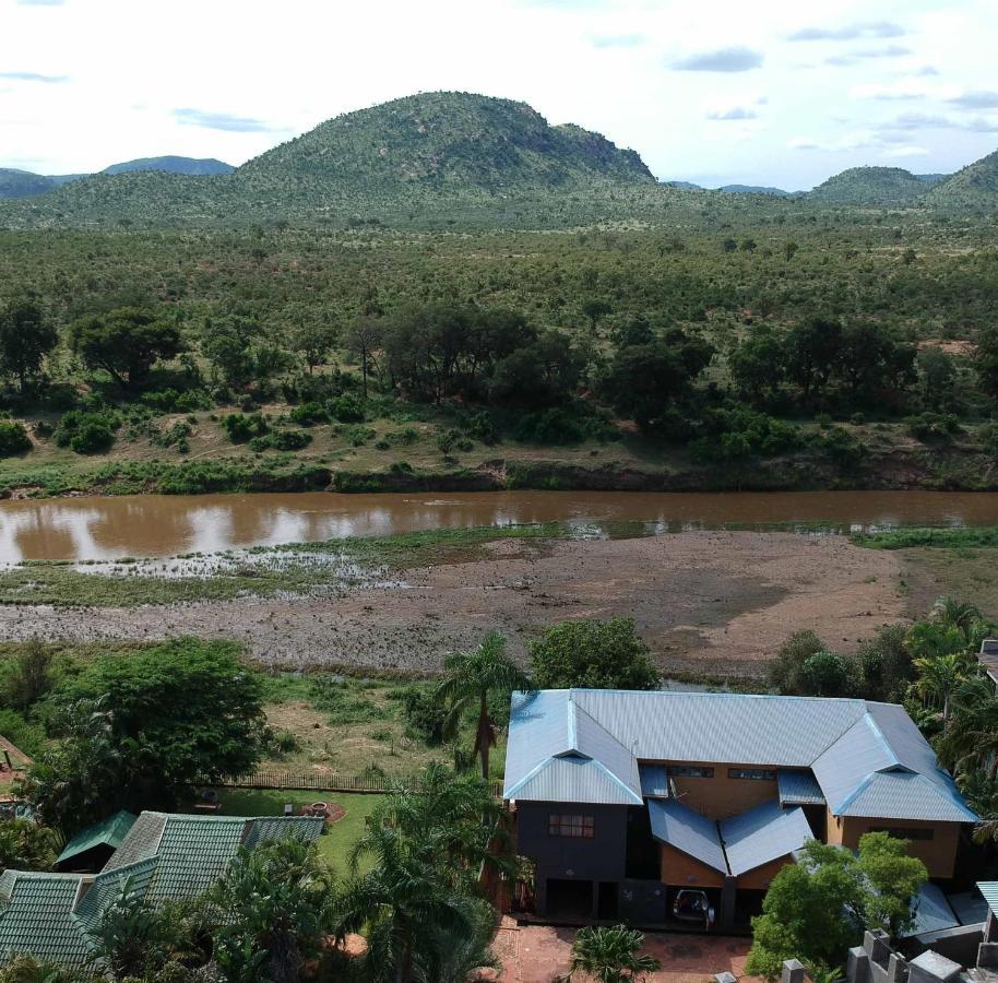 Hennie'S Rest Hotel Malalane Exterior photo